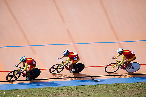 포토 JPG 해외이미지 스포츠 모션 함께함 사람없음 자전거 힘 경쟁 레이싱 바퀴 그룹 승차 헬멧 속도 순환 팩 대회 과속 승자 챔피언 해외202004 해외포토 컨셉 시합 바이크 화장품 보호장비 파일형식 이미지허브