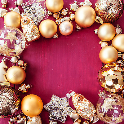 포토 JPG 해외이미지 크리스마스장식 크리스마스 프레임 실내 사람없음 장식볼 오브젝트 오너먼트 플랫레이 카피스페이스 분홍색배경 해외202004 해외포토 기념일 분홍색 백그라운드 내부 장식 공백 플랫 파일형식 이미지허브