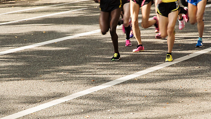 포토 JPG 해외이미지 여자 도로 스포츠 포즈 신발 신체 모션 성공 거리 사람 이벤트 사람없음 야외 달리기 조깅 운동 힘 경쟁 에너지 우승 군중 소프트포커스 속도 땀 근육질 마라톤 달리기선수 양발 해외202004 해외포토 길 컨셉 교통시설 근육 촬영기법 건강 경기 최고 육상스포츠 몸매 육상선수 파일형식 이미지허브