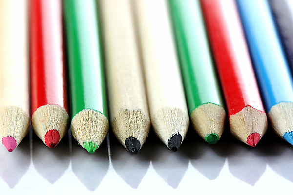 포토 JPG 해외이미지 디자인 백그라운드 상상 색연필 아이디어 사람없음 컬러풀 연필 흰색 배열 크레파스 파스텔톤 해외202004 해외포토 컬러 컨셉 학용품 필기구 파일형식 이미지허브