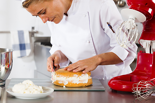 포토 JPG 해외이미지 직업 접시 손 여자 유니폼 디저트 요리 한명 장식 과자 케이크 주방 초콜릿 요리사 검은색 고명 달콤 맛 냄비 믹서 크림 국자 준비 만들기 토핑 주걱 코코아 제빵사 페스츄리 해외202004 해외포토 1 식기 옷 음료 음식 빵 컬러 컨셉 모션 주방용품 사람 신체부위 솥 파일형식 이미지허브