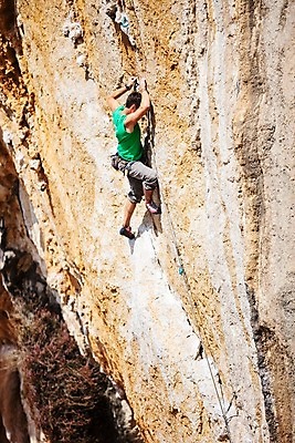 포토 JPG 해외이미지 백인 1 라이프스타일 남자 밧줄 벽 자연 산 안내 탈의 한명 사람 풍경 성인 야외 세로 여름 힘 도전 용기 위험 결심 가득함 집중 싱글 오르기 길이 내추럴 어려움 혼자 해외202004 해외포토 서양인 그릇 계절 줄 컨셉 모션 생활 생태계 파일형식 이미지허브