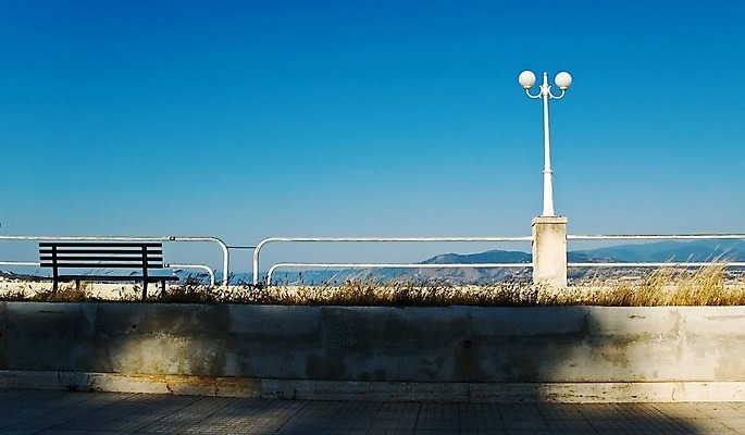 포토 JPG 해외이미지 바다 가로등 벤치 하늘 해변 사람없음 이탈리아 카피스페이스 해외202004 해외포토 공공시설 유럽 의자 공백 파일형식 이미지허브