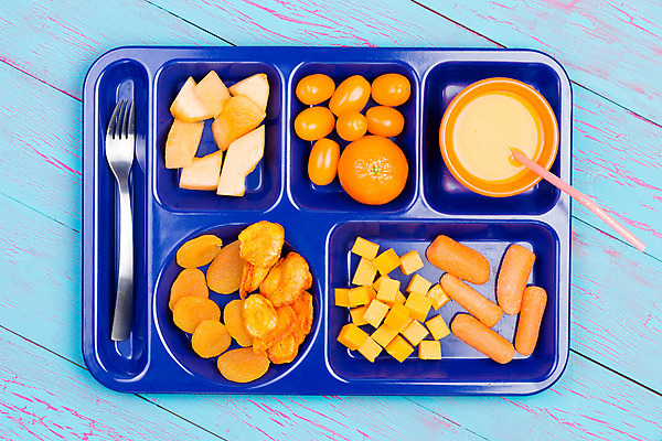 포토 JPG 해외이미지 음료 어린이 음식 다이어트 토마토 채소 오렌지 방울토마토 탁자 치즈 건조 쟁반 건강 사람없음 목재 파란색 컬러풀 소풍 주스 당근 머그컵 신선 발표 날것 머리위 점심식사 살구 영양소 채식주의자 비건 해외202004 해외포토 나무 컬러 가구 과일 재료 유제품 뿌리채소 사람 컵 야외활동 식사 채식 파일형식 이미지허브