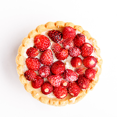 포토 JPG 해외이미지 딸기 디저트 실내 사람없음 하이앵글 흰배경 딸기타르트 해외202004 해외포토 음식 뷰포인트 백그라운드 과일 내부 흰색 타르트 파일형식 이미지허브