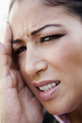 포토 JPG 해외이미지 여자 감정 얼굴 중동 스트레스 건강 한명 인종 20대 세로 농작물 고통 좌절 닫기 질병 두통 해외202004 해외포토 1 나라 컨셉 농업 의학 모션 사람 청년 신체부위 파일형식 이미지허브