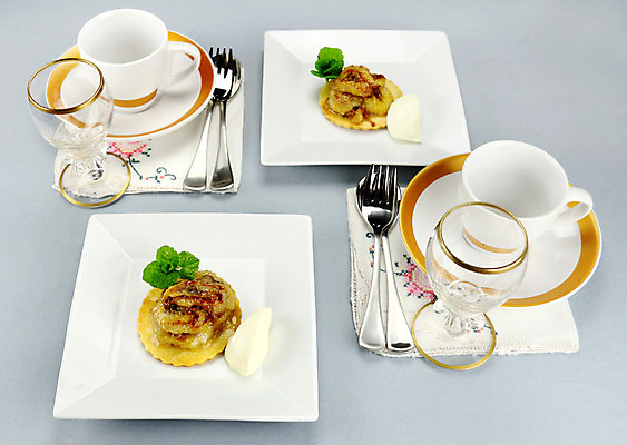 포토 JPG 해외이미지 안경 음식 포크 과일 디저트 바나나 사탕 요리 사람없음 귀여움 숟가락 대접 달콤 맛 폐기물 민트 컵받침 크림 칼로리 충동구매 페스츄리 해로움 많음 솔깃 해외202004 해외포토 식기 잡화 빵 컨셉 수저 쇼핑 쓰레기 허브 받침대 과소비 파일형식 이미지허브