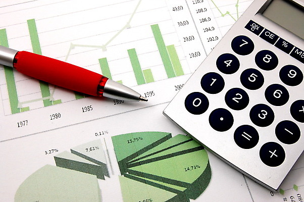 포토 JPG 해외이미지 산업 안경 백그라운드 돈 비즈니스 통계 성공 그래프 사람없음 초록색 금융 경제 사무실 숫자 연필 펜 자료 침묵 계산기 성장 흰색 시장 주식 분석 보고서 투자 공유 회계 계좌 골 세금 위기 해외202004 해외포토 문자 잡화 컬러 컨셉 문구용품 학용품 필기구 소리 장비 재산 파일형식 이미지허브