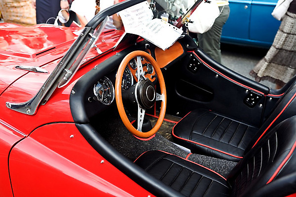 포토 JPG 해외이미지 교통시설 자동차 사람없음 내부 빨간색 빛 금속 거울 수확 바퀴 속도 복고 구식 회복 스타일 전경 해외202004 해외포토 육상교통 컬러 교통 컨셉 농업 재질 풍경 시설 파일형식 탑뷰 이미지허브