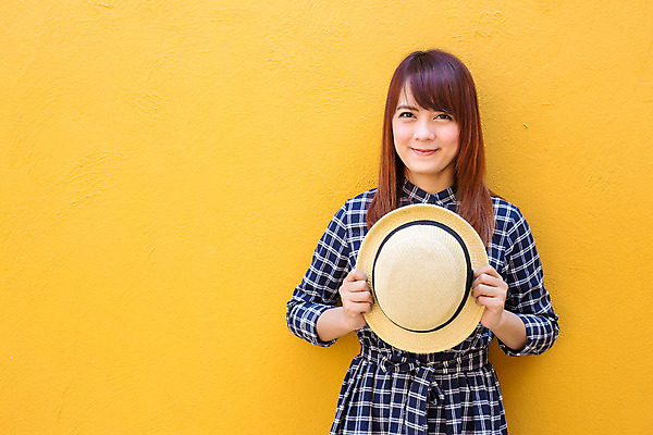 포토 JPG 해외이미지 모델 1 라이프스타일 손 응시 드레스 옷 여자 행복 감정 얼굴 백그라운드 한명 사람 동양인 성인 기쁨 수확 흰색 표현 신선 잡기 닫기 떨어짐 내추럴 고립 해외202004 해외포토 시선 컬러 컨셉 농업 모션 인종 생활 신체부위 파일형식 이미지허브