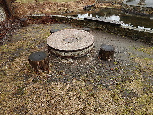 포토 JPG 해외이미지 나무 디자인 공원 가구 백그라운드 벤치 의자 자연 휴식 사람없음 목재 장식 초록색 갈색 정원 숲 자르기 옛날 해외202004 해외포토 식물 공공시설 컬러 생활용품 컨셉 재료 모션 생태계 파일형식 이미지허브