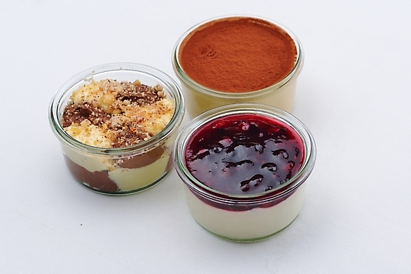 포토 JPG 해외이미지 실내 종류 사람없음 다양 세개 흰배경 푸딩 해외202004 해외포토 다수 백그라운드 디저트 3 내부 흰색 파일형식 이미지허브