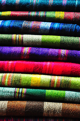 포토 JPG 해외이미지 전통 문화 여행 사람없음 쇼핑 직물 남아메리카 시장 원주민 담요 에콰도르 수공예 양모 짜기 핸드메이드 해외202004 해외포토 모션 아메리카 아프리카인 공예 파일형식 이미지허브