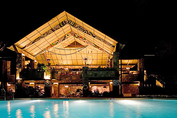 포토 JPG 해외이미지 여행 아프리카 호텔 휴식 따뜻함 사람없음 물 수영 탐험 뜨거움 야간 오두막 사파리 케냐 부족 원정 안락 해외202004 해외포토 자연요소 나라 컨셉 숙소 수상스포츠 파일형식 이미지허브