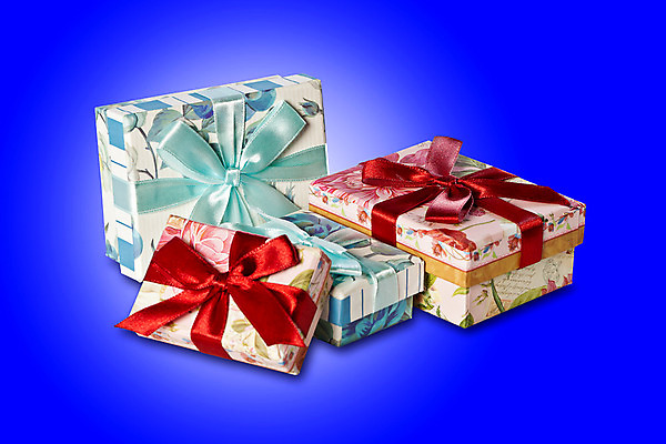 포토 JPG 해외이미지 리본 종이 크리스마스 겨울 휴가 선물 사람없음 장식 빨간색 파란색 쇼핑 상자 쌓기 놀람 흰색 축하 생일 작음 연도 포장소품 해외202004 해외포토 계절 기념일 감정 컬러 컨셉 포장 모션 표정 크기 오브젝트 포장재료 파일형식 이미지허브