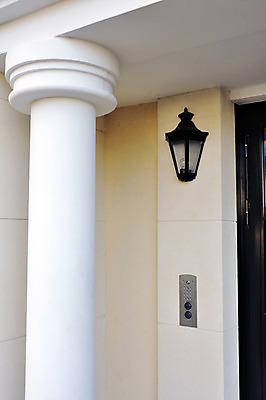 포토 JPG 해외이미지 외관 유럽 벽 건축양식 창문 난간 유리 하늘 새로움 거리 아파트 주택 사람없음 야외 건물 파란색 도시풍경 판매 문 프랑스 발코니 바위 흰색 도시 얼룩 센터 재산 도심 묘사 투자 시멘트 이웃 프랑스어 교외 콘크리트 스타일 소유 해외202004 해외포토 문자 건축물 건축 나라 컬러 컨셉 비즈니스 재질 풍경 금융 돌_바위 파일형식 이미지허브