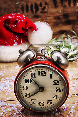 포토 JPG 해외이미지 시계 크리스마스 겨울 휴가 화살 새해 사람없음 장식 장난감 수확 골동품 시간 기다림 12월 심볼 손목시계 복고 엽서 다이얼 보유 카운트다운 캡모자 안락 해외202004 해외포토 모자_잡화 계절 기념일 컨셉 농업 장신구 모션 날짜 편지 파일형식 이미지허브