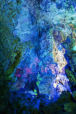 포토 JPG 해외이미지 사람없음 빛 중국 탐험 동굴 야간 암초 빛망울 석회암 점화 종유석 지질학 해외202004 해외포토 자연요소 교육 아시아 암석 파일형식 이미지허브