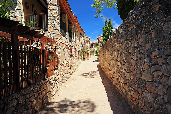 포토 JPG 해외이미지 여행 거리 풍경 사람없음 파란색 마을 맑음 바위 스페인 그림 해외202004 해외포토 유럽 컬러 날씨 돌_바위 파일형식 이미지허브