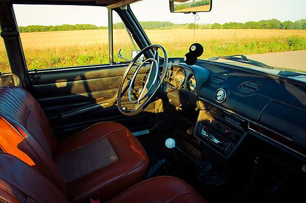 포토 JPG 해외이미지 자동차 사람없음 초록색 파란색 빛 태양 일출 상점 일몰 바퀴 복고 러시아 모터 계기판 러시아인 복원 소비에트 옛날 자동 조율 회복 해외202004 해외포토 자연요소 서양인 유럽 육상교통 컬러 컨셉 노을 파일형식 이미지허브