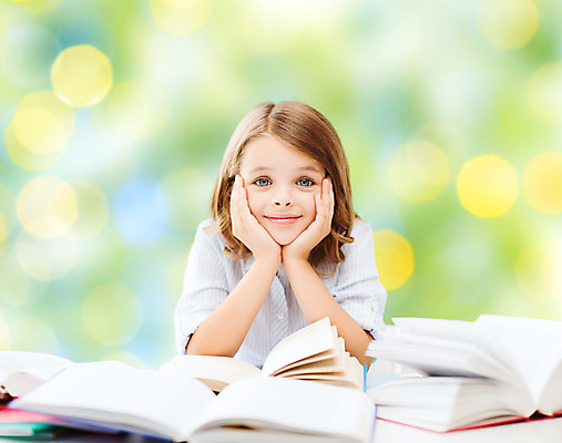 포토 JPG 해외이미지 학생 여학생 여자 교육 행복 어린이 백그라운드 컨셉 수업 실내 한명 사람 상반신 앞모습 10대 책 초록색 턱괴기 책상 교과서 소녀한명만 해외202004 해외포토 1 감정 뷰포인트 컬러 가구 모션 청소년 교재 내부 여자한명만 소녀만 파일형식 이미지허브