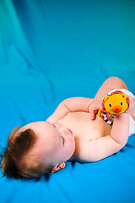 포토 JPG 해외이미지 모델 행복 아들 포즈 놀이 한명 사람 소년 장난감 표현 아기 닫기 묘사 기저귀 해외202004 해외포토 1 남자 감정 어린이 가족 모션 아기용품 파일형식 이미지허브