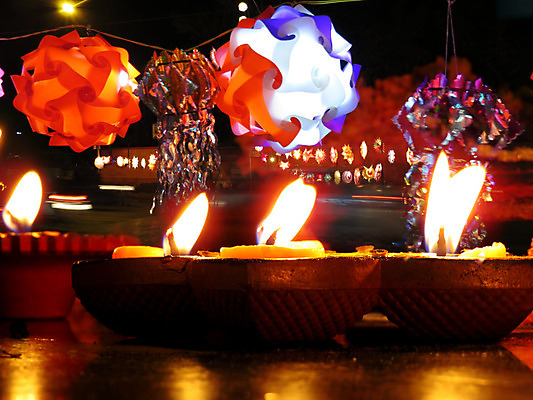 포토 JPG 해외이미지 전통 아시아 종교 문화 조명 동양인 사람없음 장식 빛 컬러풀 축제 등불 램프 축하 인도인 배열 힌두교 해외202004 해외포토 외국인 나라 컬러 컨셉 인종 파일형식 이미지허브