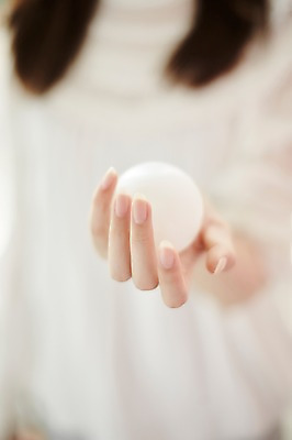 포토 JPG 손 여자 실내 한명 20대 성인 앞모습 아웃포커스 신체부위 잡기 성인여자한명만 무드등 국내포토 1 뷰포인트 모션 조명 촬영기법 사람 청년 내부 여자한명만 성인여자만 파일형식