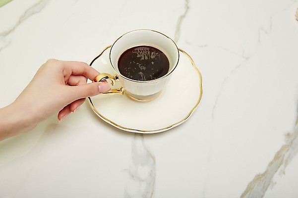 포토 JPG 손 여자 커피 실내 한명 들기 20대 성인 신체부위 잡기 커피잔 성인여자한명만 국내포토 1 음료 모션 잔 사람 청년 내부 여자한명만 성인여자만 파일형식