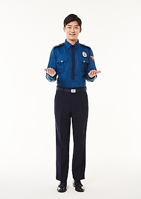 포토 JPG 스튜디오촬영 전신 남자 팔벌리기 실내 한명 서기 웃음 손짓 20대 성인 앞모습 한국인 경찰 경찰복 성인남자한명만 국내포토 직업 1 뷰포인트 유니폼 모션 표정 사람 동양인 청년 내부 남자한명만 성인남자만 파일형식