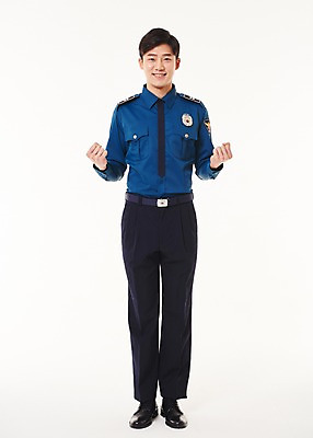 포토 JPG 스튜디오촬영 전신 남자 실내 한명 서기 웃음 20대 성인 앞모습 파이팅 한국인 경찰 경찰복 성인남자한명만 국내포토 직업 1 뷰포인트 유니폼 모션 표정 사람 동양인 청년 내부 남자한명만 성인남자만 파일형식
