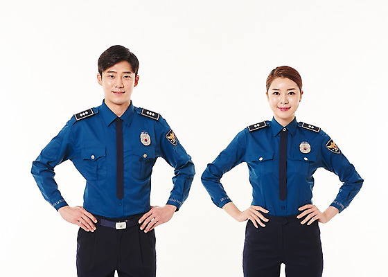 포토 JPG 스튜디오촬영 여자 남자 허리손 실내 서기 웃음 상반신 20대 성인 두명 앞모습 한국인 경찰 동료 경찰복 국내포토 직업 뷰포인트 포즈 유니폼 관계 모션 표정 사람 동양인 청년 내부 파일형식