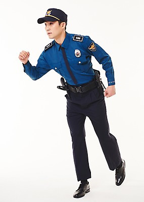 포토 JPG 스튜디오촬영 전신 응시 남자 실내 한명 20대 성인 옆모습 달리기 한국인 경찰 경찰복 성인남자한명만 국내포토 직업 1 시선 뷰포인트 유니폼 모션 사람 동양인 청년 내부 남자한명만 성인남자만 파일형식