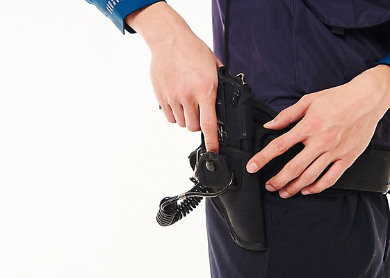 포토 JPG 스튜디오촬영 손 남자 실내 한명 서기 상반신 20대 성인 옆모습 신체부위 총 한국인 경찰 경찰복 성인남자한명만 순찰조끼 국내포토 직업 1 무기 뷰포인트 유니폼 모션 사람 동양인 청년 내부 남자한명만 성인남자만 파일형식