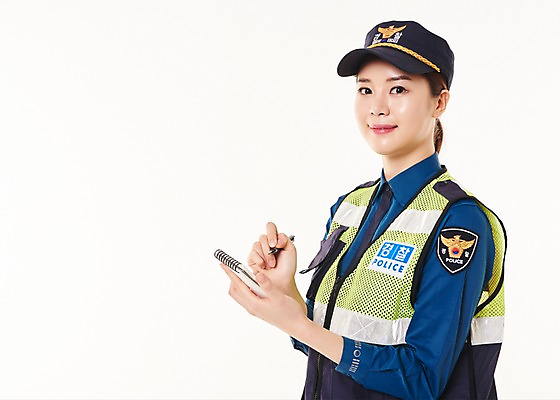 포토 JPG 스튜디오촬영 여자 실내 한명 서기 웃음 들기 상반신 20대 성인 옆모습 다이어리 한국인 기록 경찰 경찰복 성인여자한명만 순찰조끼 국내포토 직업 1 뷰포인트 유니폼 모션 표정 사람 동양인 청년 내부 사무용품 여자한명만 성인여자만 파일형식