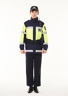 포토 JPG 스튜디오촬영 전신 남자 실내 한명 서기 20대 성인 앞모습 점퍼 한국인 경찰 경찰복 교통경찰 성인남자한명만 국내포토 직업 1 뷰포인트 유니폼 모션 사람 동양인 청년 내부 외투 남자한명만 성인남자만 파일형식