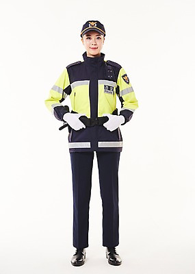 포토 JPG 스튜디오촬영 전신 여자 실내 한명 서기 20대 성인 앞모습 점퍼 한국인 경찰 경찰복 교통경찰 성인여자한명만 국내포토 직업 1 뷰포인트 유니폼 모션 사람 동양인 청년 내부 외투 여자한명만 성인여자만 파일형식