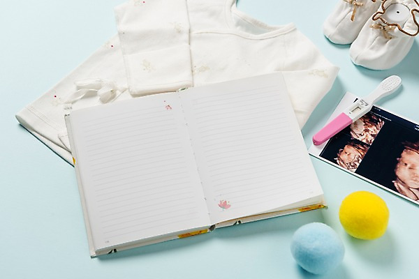 포토 JPG 스튜디오촬영 실내 사람없음 다이어리 아기용품 아기신발 유아복 배냇저고리 육아일기 임신테스트기 국내포토 옷 신발 내부 사무용품 임신 육아 의료용품 오브젝트 파일형식