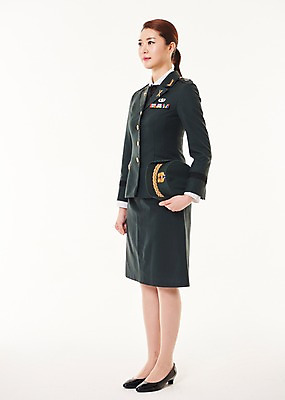 포토 JPG 스튜디오촬영 전신 응시 여자 한명 서기 20대 성인 옆모습 군인 한국인 군복 여군 성인여자한명만 국내포토 직업 1 시선 뷰포인트 유니폼 모션 실내 사람 동양인 청년 국군 여자한명만 성인여자만 파일형식