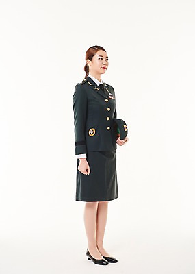 포토 JPG 스튜디오촬영 전신 응시 여자 한명 서기 20대 성인 옆모습 군인 한국인 군복 여군 성인여자한명만 국내포토 직업 1 시선 뷰포인트 유니폼 모션 실내 사람 동양인 청년 국군 여자한명만 성인여자만 파일형식