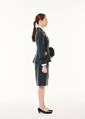 포토 JPG 스튜디오촬영 전신 응시 여자 한명 서기 20대 성인 옆모습 군인 한국인 군복 여군 성인여자한명만 국내포토 직업 1 시선 뷰포인트 유니폼 모션 실내 사람 동양인 청년 국군 여자한명만 성인여자만 파일형식