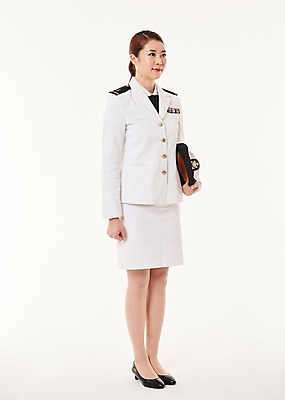 포토 JPG 스튜디오촬영 전신 응시 여자 실내 한명 서기 20대 성인 옆모습 한국인 해군 여군 해군복 성인여자한명만 국내포토 1 시선 뷰포인트 모션 군대 사람 동양인 청년 내부 군인 군복 여자한명만 성인여자만 파일형식