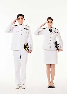 포토 JPG 스튜디오촬영 전신 여자 남자 실내 서기 20대 성인 두명 앞모습 한국인 해군 경례 여군 해군복 성인만 국내포토 뷰포인트 모션 군대 사람 동양인 청년 내부 군인 인사 군복 파일형식