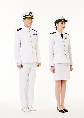 포토 JPG 스튜디오촬영 전신 응시 여자 남자 실내 서기 20대 성인 두명 옆모습 한국인 해군 여군 해군복 성인만 국내포토 시선 뷰포인트 모션 군대 사람 동양인 청년 내부 군인 군복 파일형식