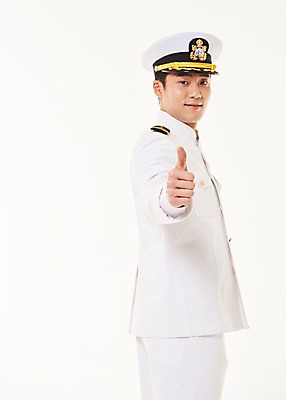 포토 JPG 스튜디오촬영 응시 남자 실내 한명 서기 미소 상반신 20대 성인 옆모습 한국인 엄지손가락 최고 해군 해군복 성인남자한명만 국내포토 1 시선 뷰포인트 손가락 모션 군대 표정 사람 동양인 청년 내부 군복 남자한명만 성인남자만 파일형식