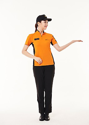 포토 JPG 스튜디오촬영 전신 응시 여자 안내 실내 한명 서기 미소 손짓 20대 성인 앞모습 한국인 소방관 119 성인여자한명만 국내포토 1 시선 뷰포인트 모션 표정 사람 동양인 청년 내부 구조원 소방 전화번호 여자한명만 성인여자만 파일형식