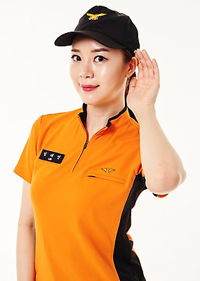 포토 JPG 스튜디오촬영 여자 실내 한명 서기 손짓 상반신 20대 성인 앞모습 듣기 한국인 소방관 119 성인여자한명만 국내포토 1 뷰포인트 모션 사람 동양인 청년 내부 구조원 소방 전화번호 여자한명만 성인여자만 파일형식