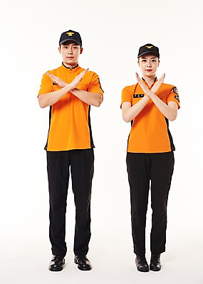 포토 JPG 스튜디오촬영 전신 여자 남자 실내 서기 손짓 20대 성인 두명 앞모습 한국인 금지 X 소방관 아니오 119 엄격한 성인만 국내포토 알파벳 뷰포인트 모션 사람 동양인 청년 내부 구조원 소방 전화번호 파일형식