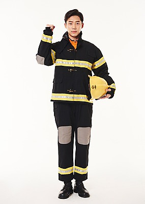 포토 JPG 스튜디오촬영 전신 남자 실내 한명 서기 20대 성인 앞모습 파이팅 한국인 소방관 119 성인남자한명만 방호복 국내포토 1 옷 뷰포인트 모션 사람 동양인 청년 내부 구조원 소방 전화번호 남자한명만 성인남자만 파일형식