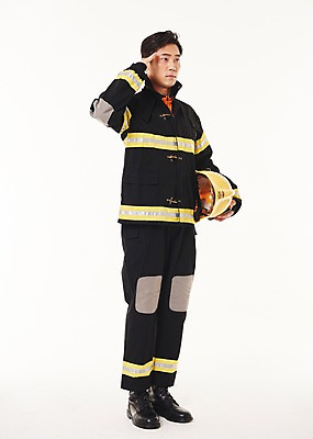 포토 JPG 스튜디오촬영 전신 응시 남자 실내 한명 서기 20대 성인 옆모습 한국인 소방관 경례 119 성인남자한명만 방호복 국내포토 1 시선 옷 뷰포인트 모션 사람 동양인 청년 내부 인사 구조원 소방 전화번호 남자한명만 성인남자만 파일형식